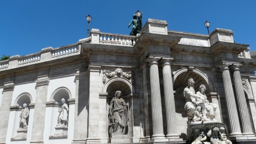 The blue sky - and this really breathtaking building!